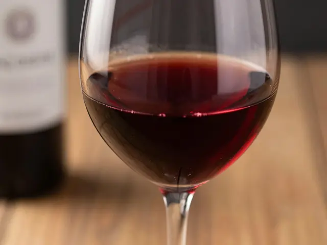 ¿Las copas de vino deben ser transparentes? La verdad que nadie te cuenta